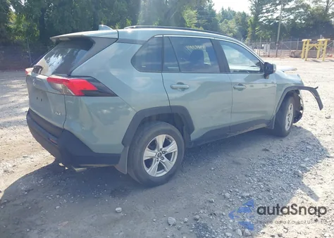 2020 Toyota Rav4 Xle z USA, uszkodzony, nr VIN 2T3W1RFV4LW065674